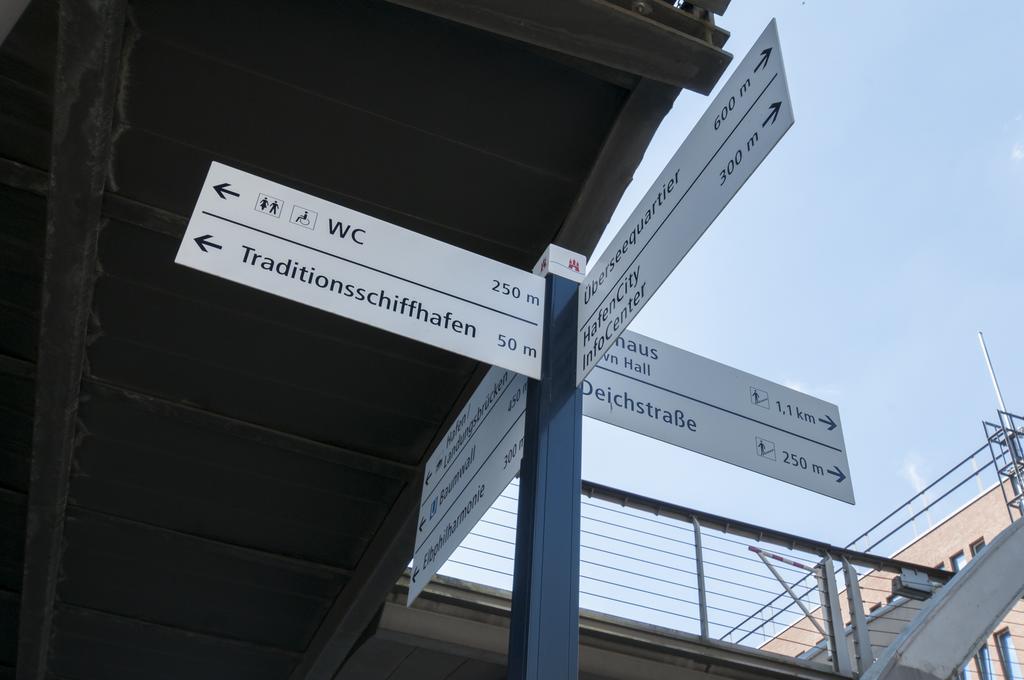 Appartements In Der Historischen Deichstrasse Contactless Check In Hamburg Bagian luar foto