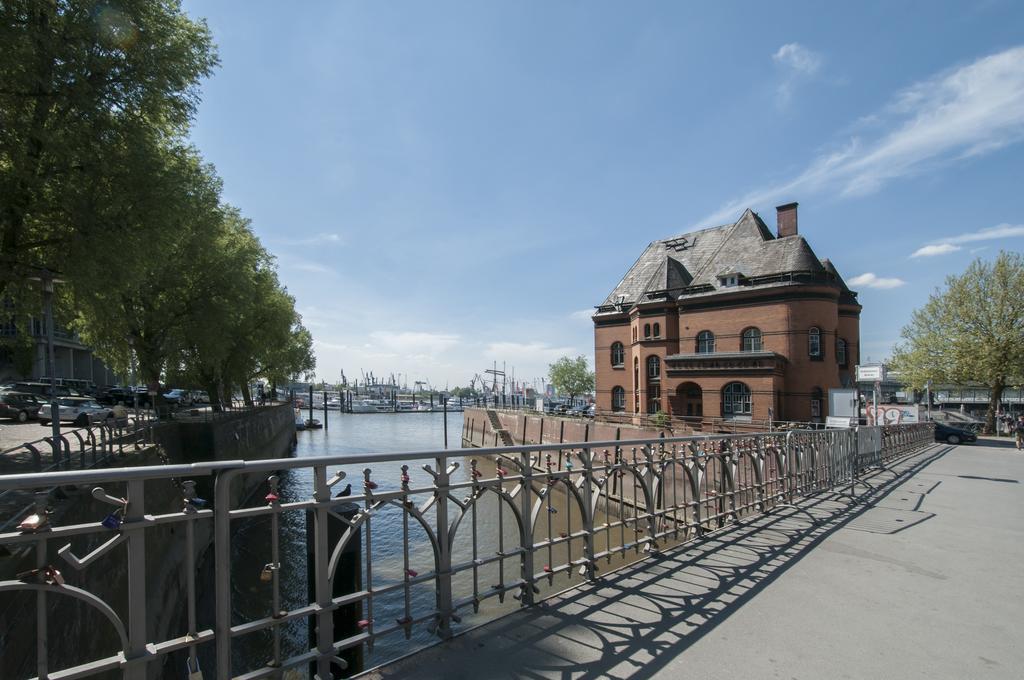 Appartements In Der Historischen Deichstrasse Contactless Check In Hamburg Bagian luar foto